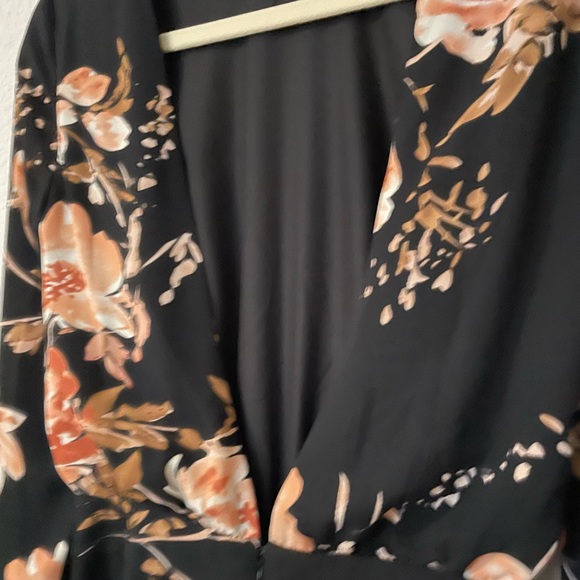 Like NEW Ali + Jay Romper 🧡 - Picture 4 of 6